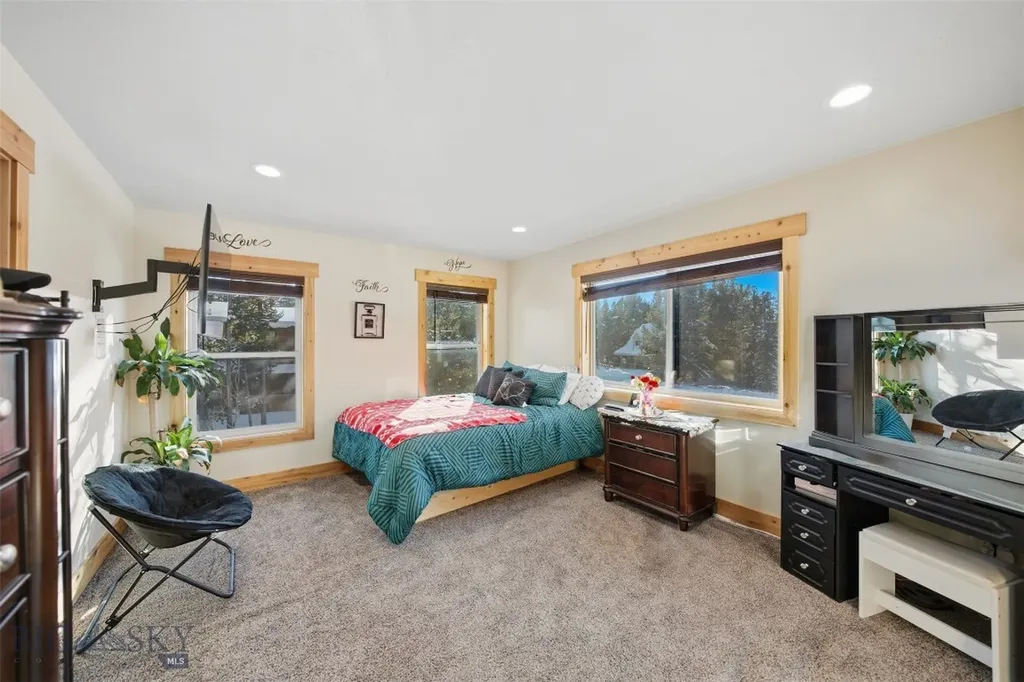 532 Gallatin Avenue West Yellowstone MT 59758