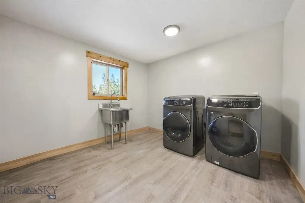 532 Gallatin Avenue West Yellowstone MT 59758