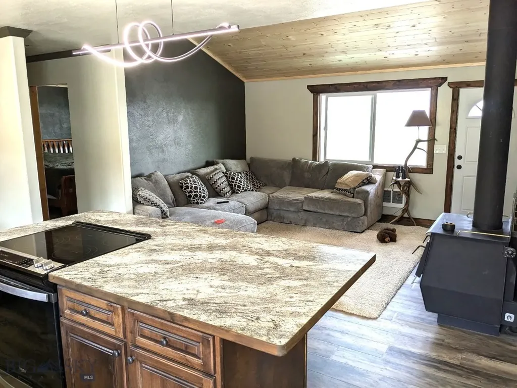 2651 Big Horn Melrose MT 59743