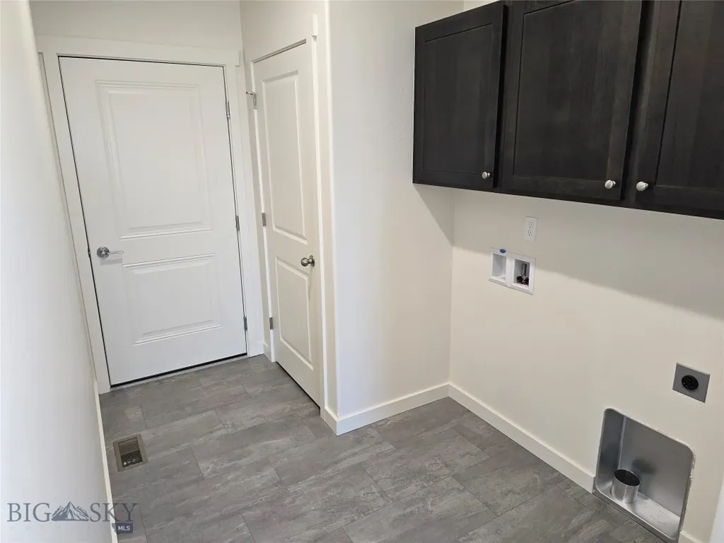 2 W Overland Three Forks MT 59752