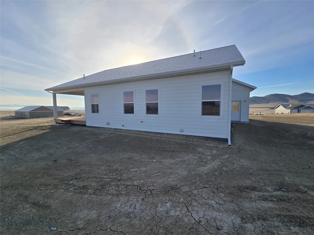 2 W Overland Three Forks MT 59752