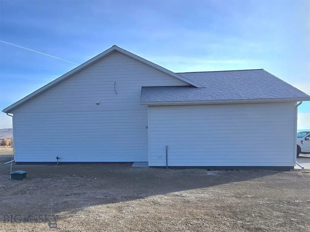 2 W Overland Three Forks MT 59752