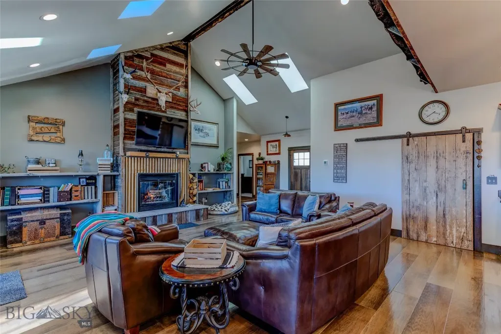 31 Bluffs Court Clyde Park MT 59018