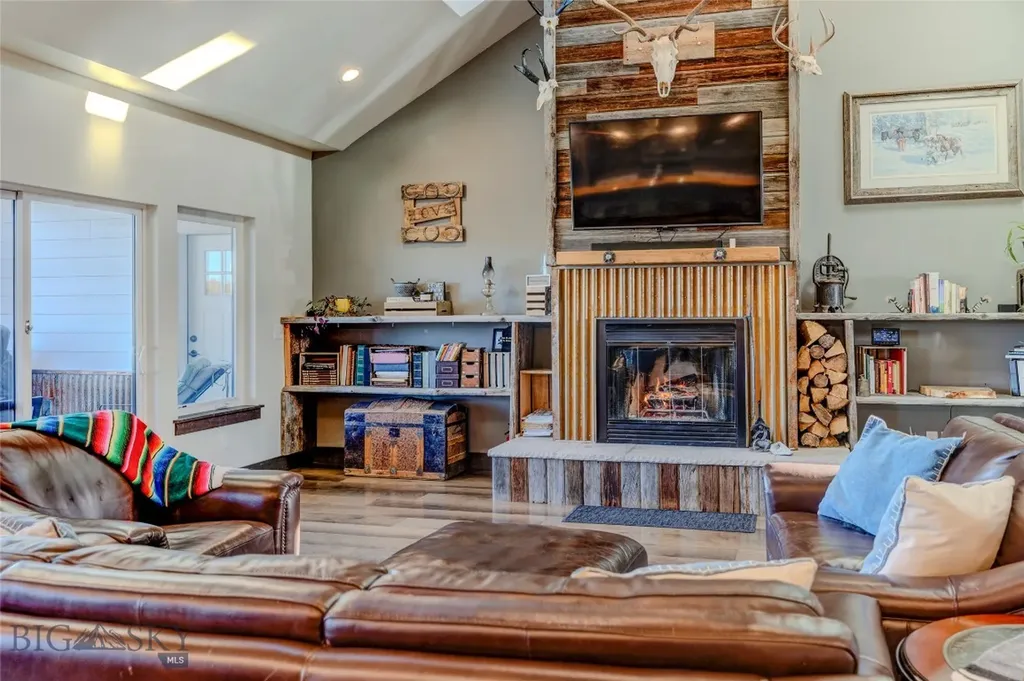 31 Bluffs Court Clyde Park MT 59018