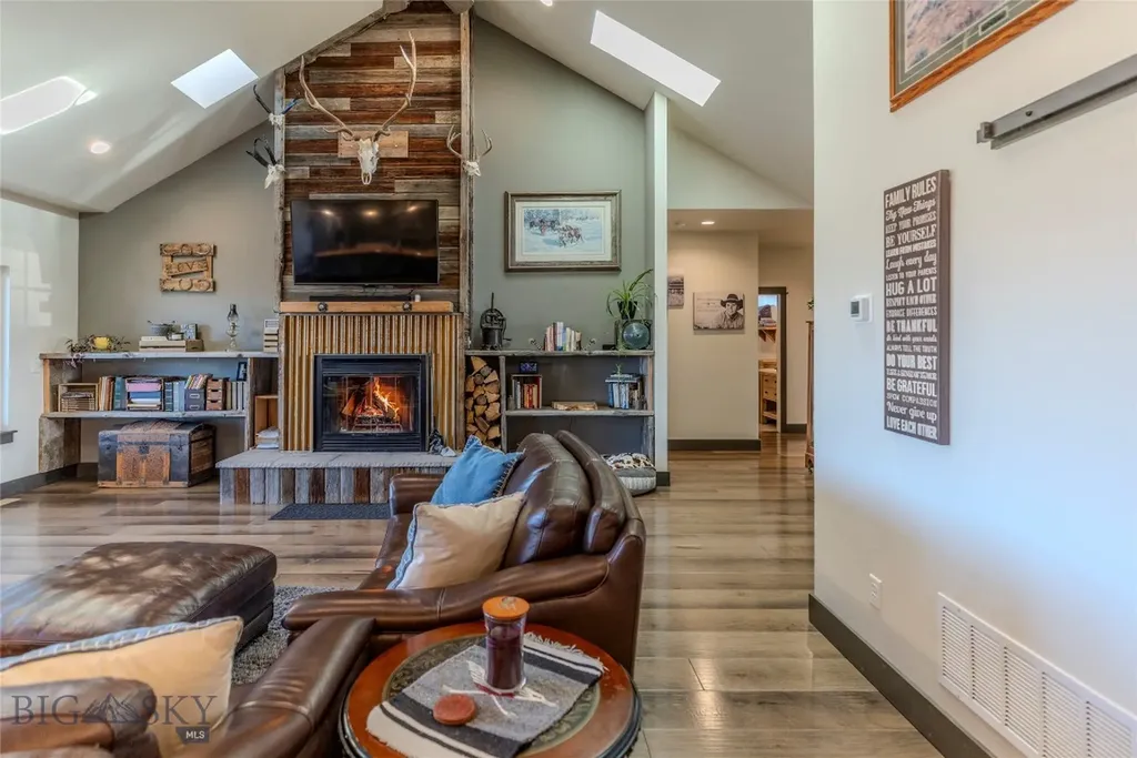 31 Bluffs Court Clyde Park MT 59018