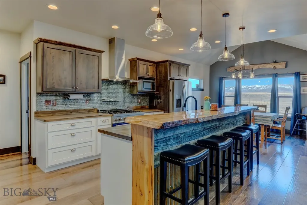31 Bluffs Court Clyde Park MT 59018