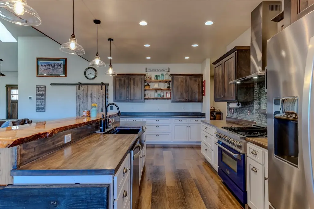 31 Bluffs Court Clyde Park MT 59018