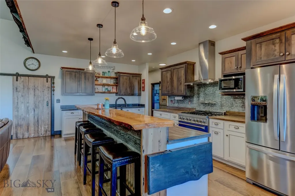 31 Bluffs Court Clyde Park MT 59018