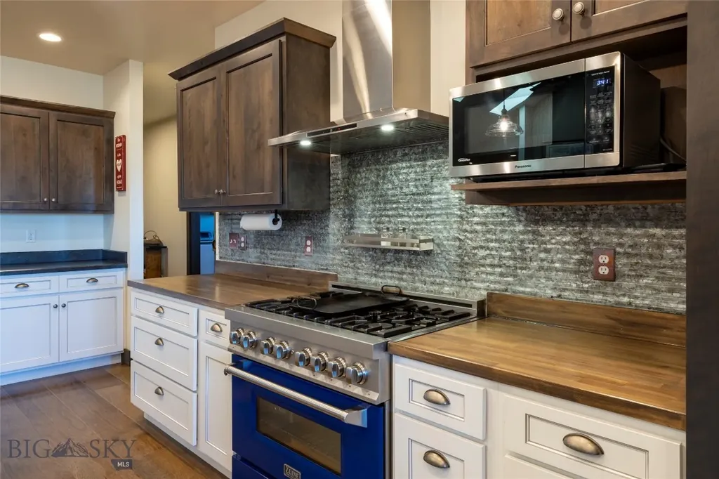 31 Bluffs Court Clyde Park MT 59018