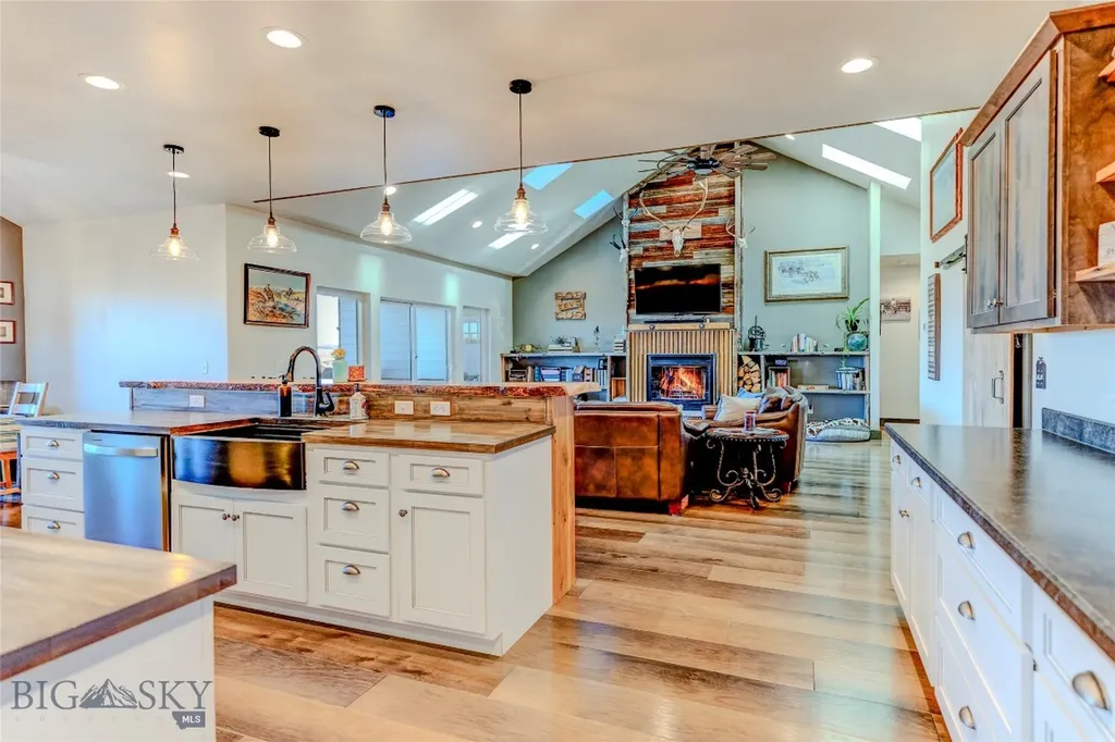 31 Bluffs Court Clyde Park MT 59018