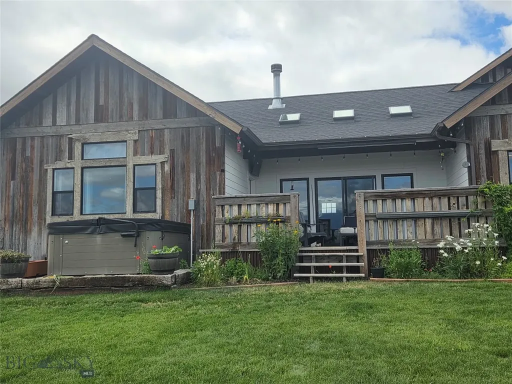 31 Bluffs Court Clyde Park MT 59018