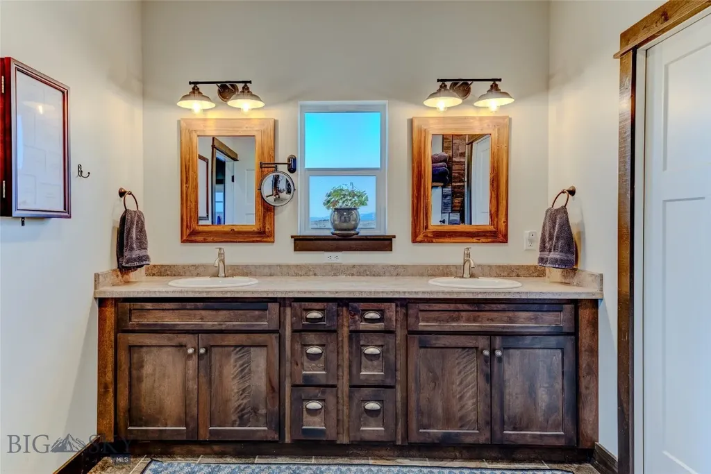 31 Bluffs Court Clyde Park MT 59018