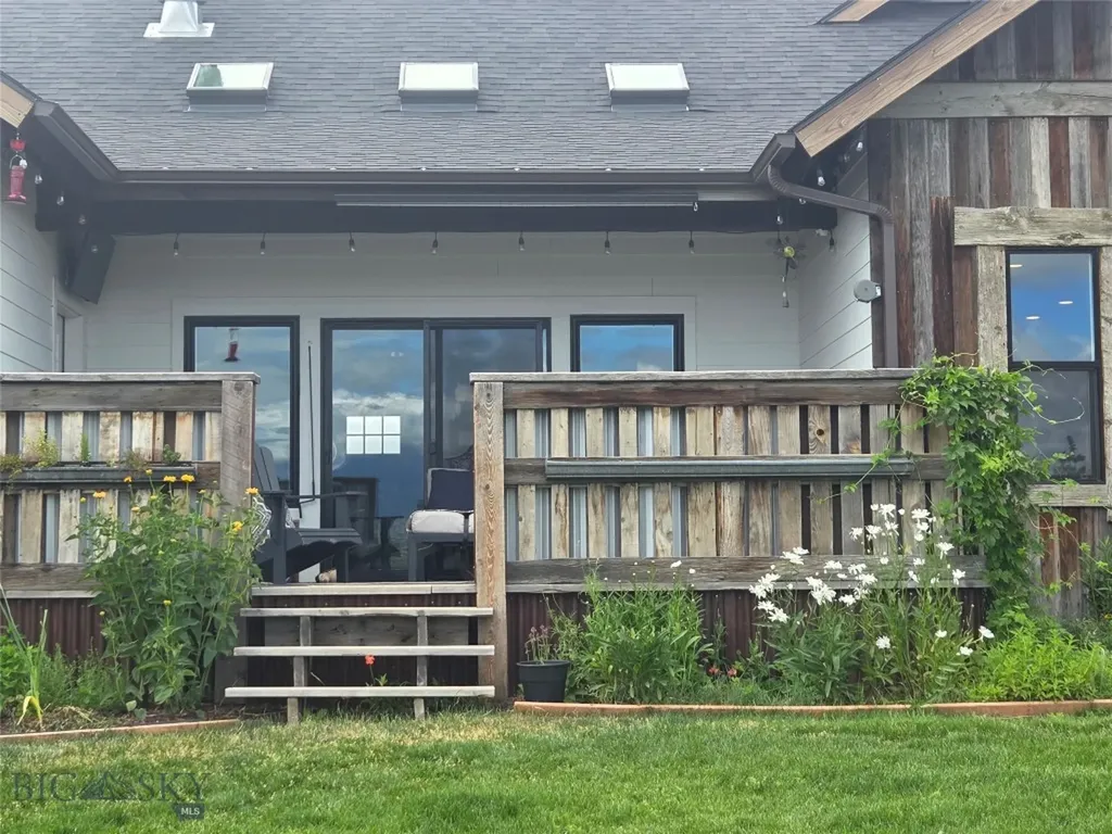 31 Bluffs Court Clyde Park MT 59018