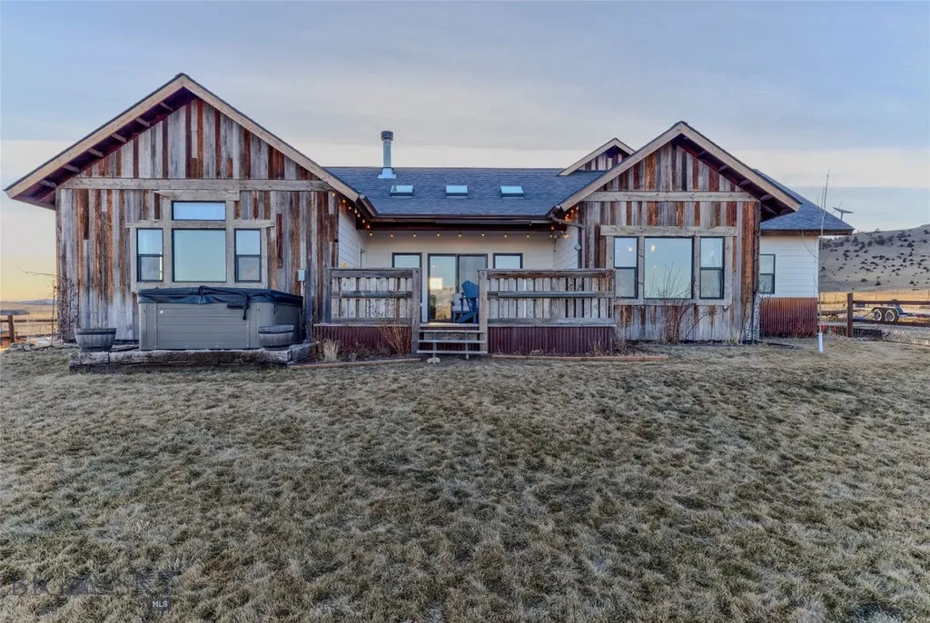 31 Bluffs Court Clyde Park MT 59018