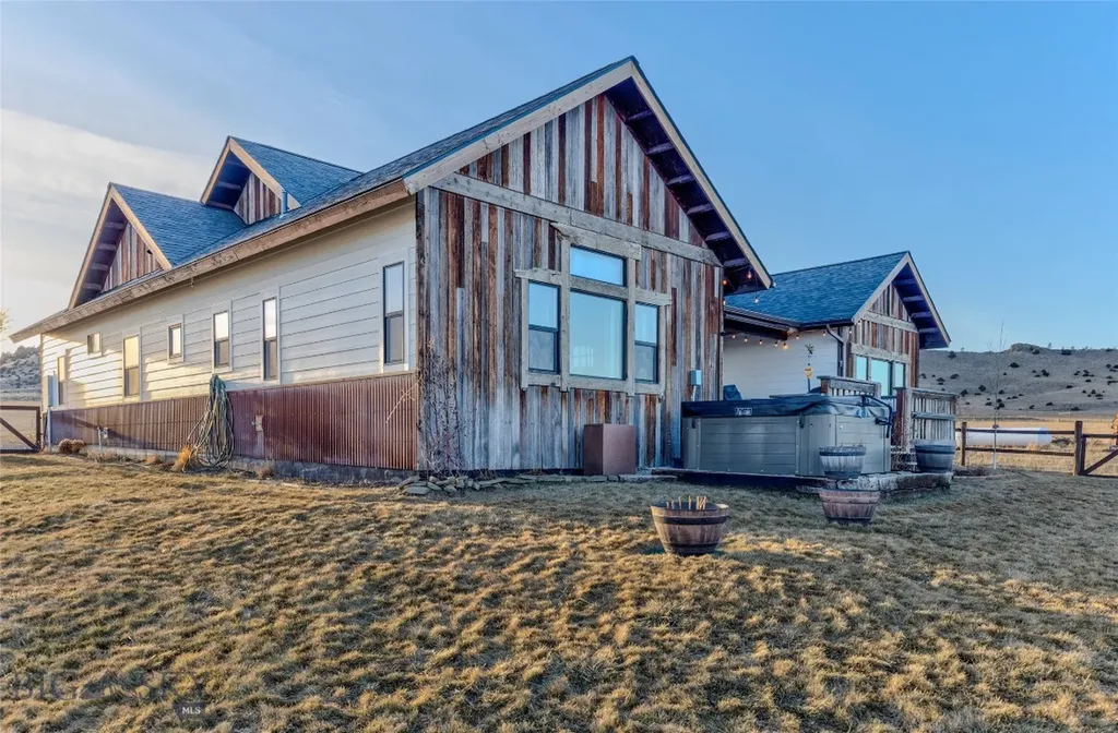 31 Bluffs Court Clyde Park MT 59018