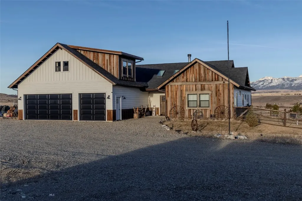31 Bluffs Court Clyde Park MT 59018