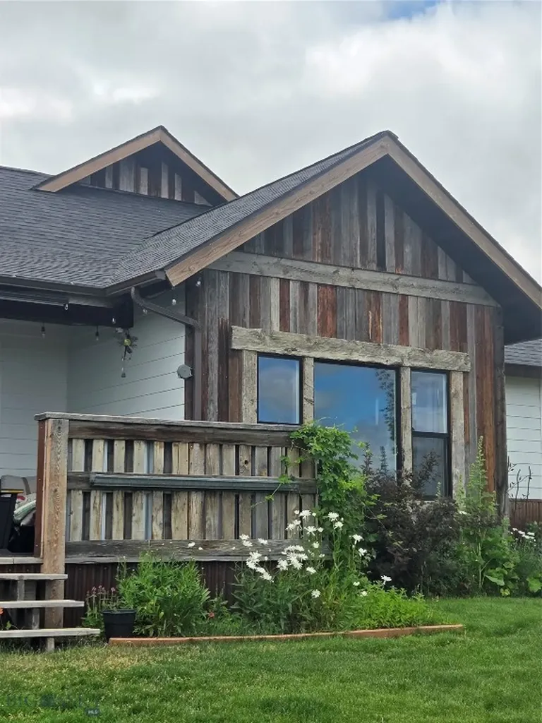 31 Bluffs Court Clyde Park MT 59018