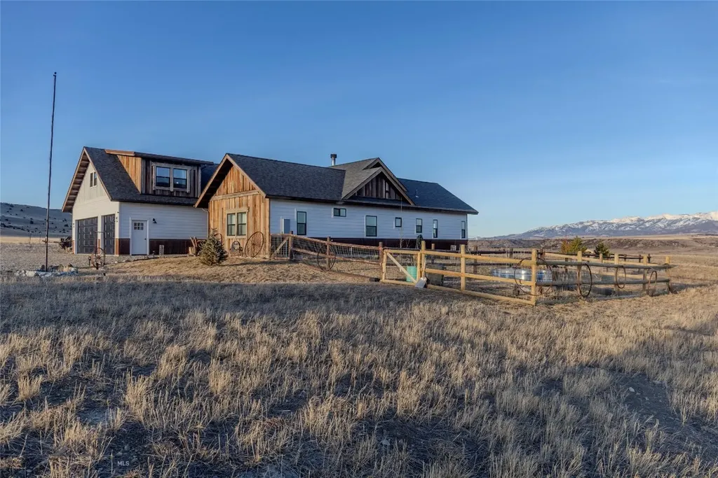 31 Bluffs Court Clyde Park MT 59018