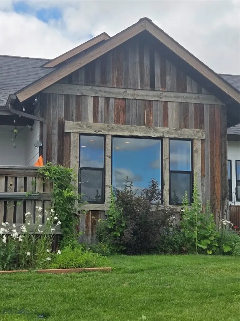 31 Bluffs Court Clyde Park MT 59018