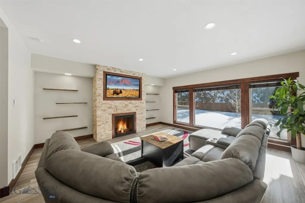 528 Gallatin Avenue West Yellowstone MT 59758