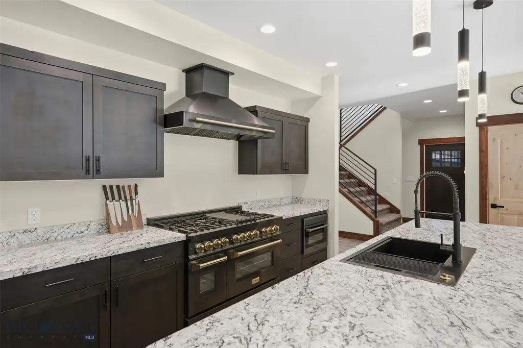528 Gallatin Avenue West Yellowstone MT 59758