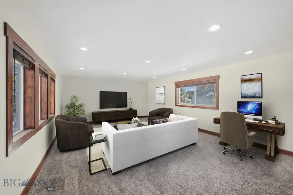 528 Gallatin Avenue West Yellowstone MT 59758