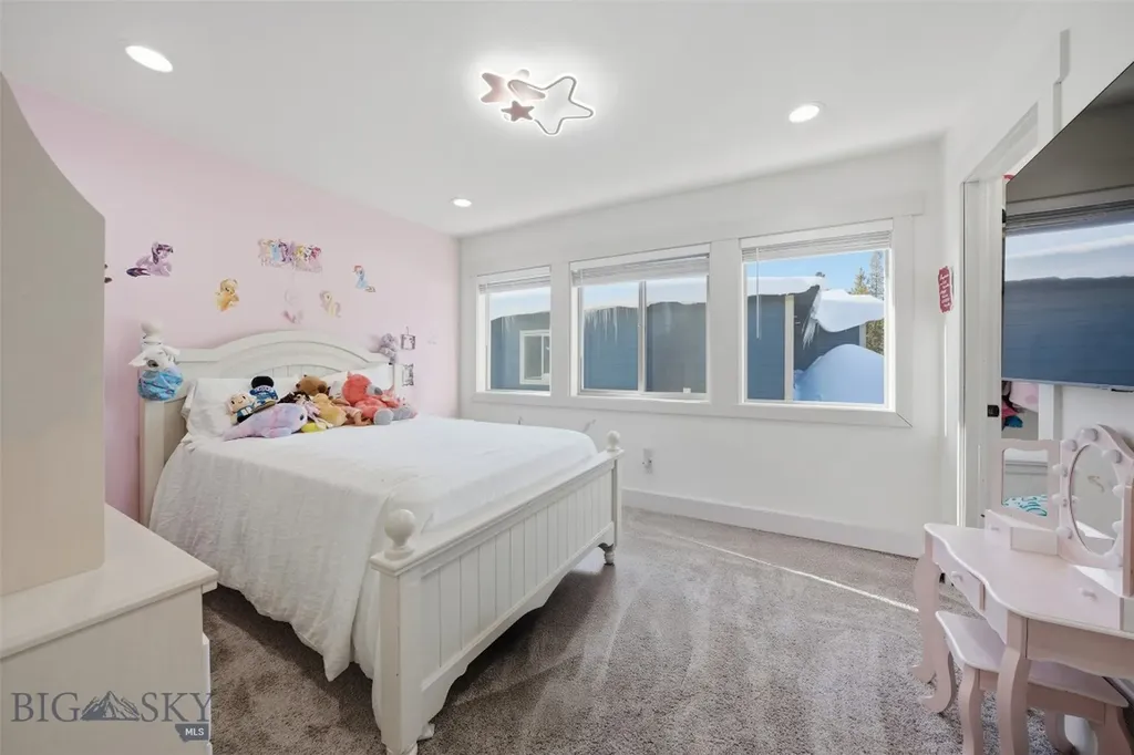 528 Gallatin Avenue West Yellowstone MT 59758