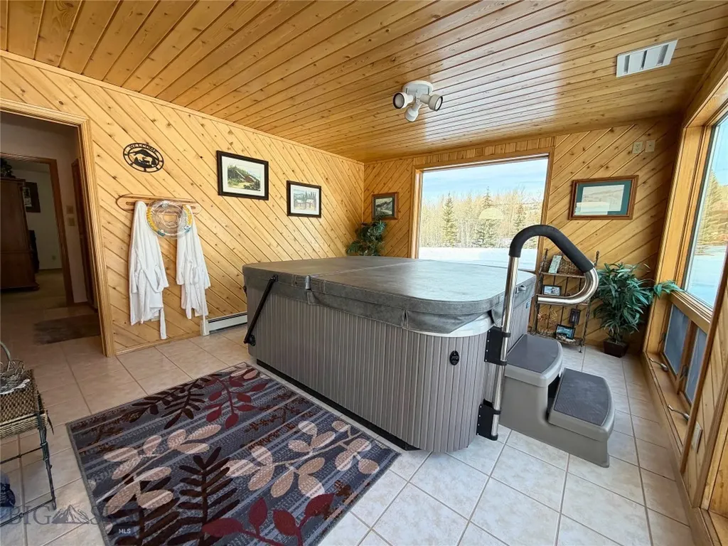 1105 Clark Creek Polaris MT 59746