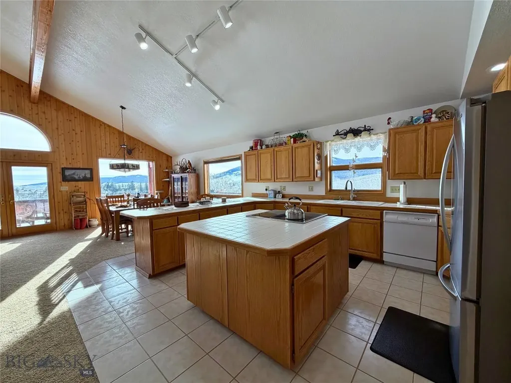 1105 Clark Creek Polaris MT 59746