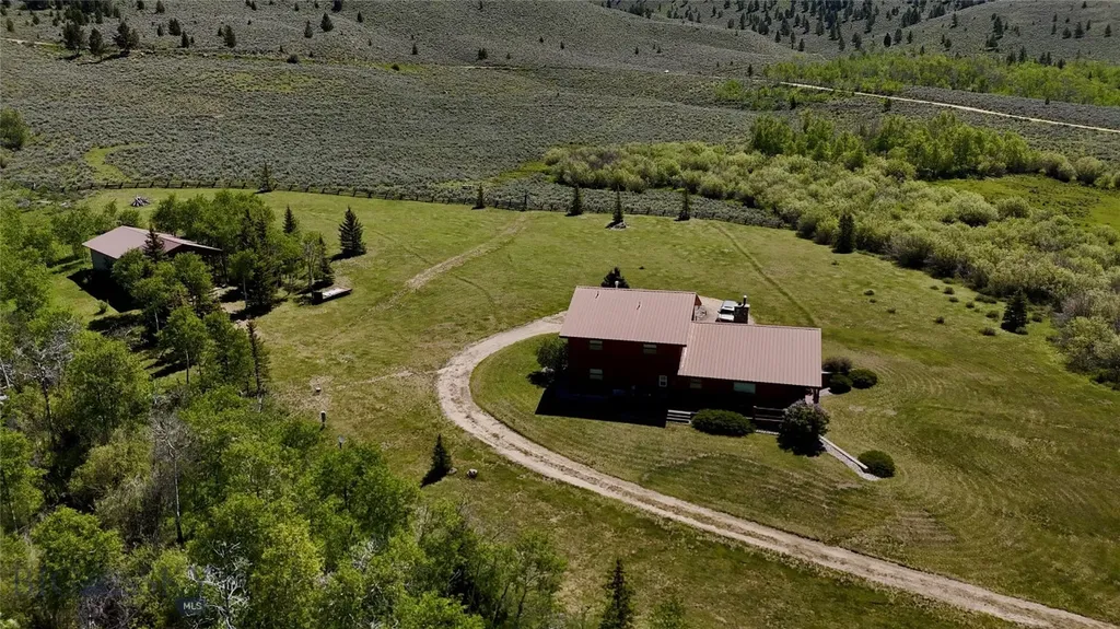 1105 Clark Creek Polaris MT 59746