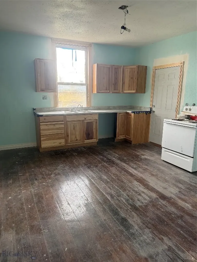 603 California Deer Lodge MT 59722