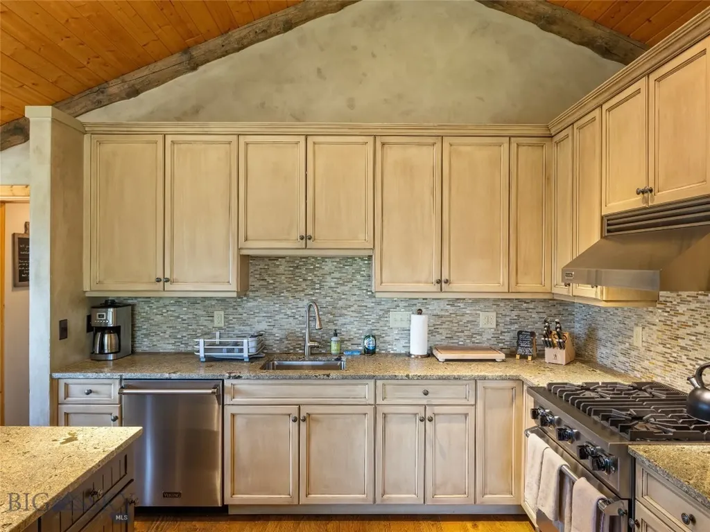 5 Hackamore Big Sky MT 59716