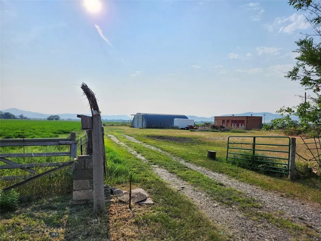 27 Sugar Beet Row Whitehall MT 59759