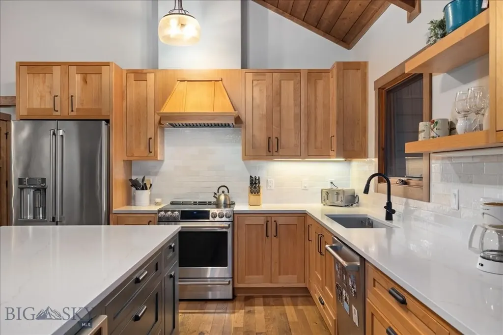 573 E River Road Emigrant MT 59027