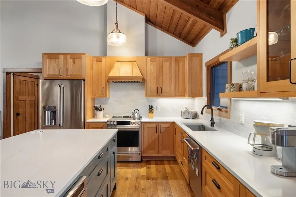 573 E River Road Emigrant MT 59027