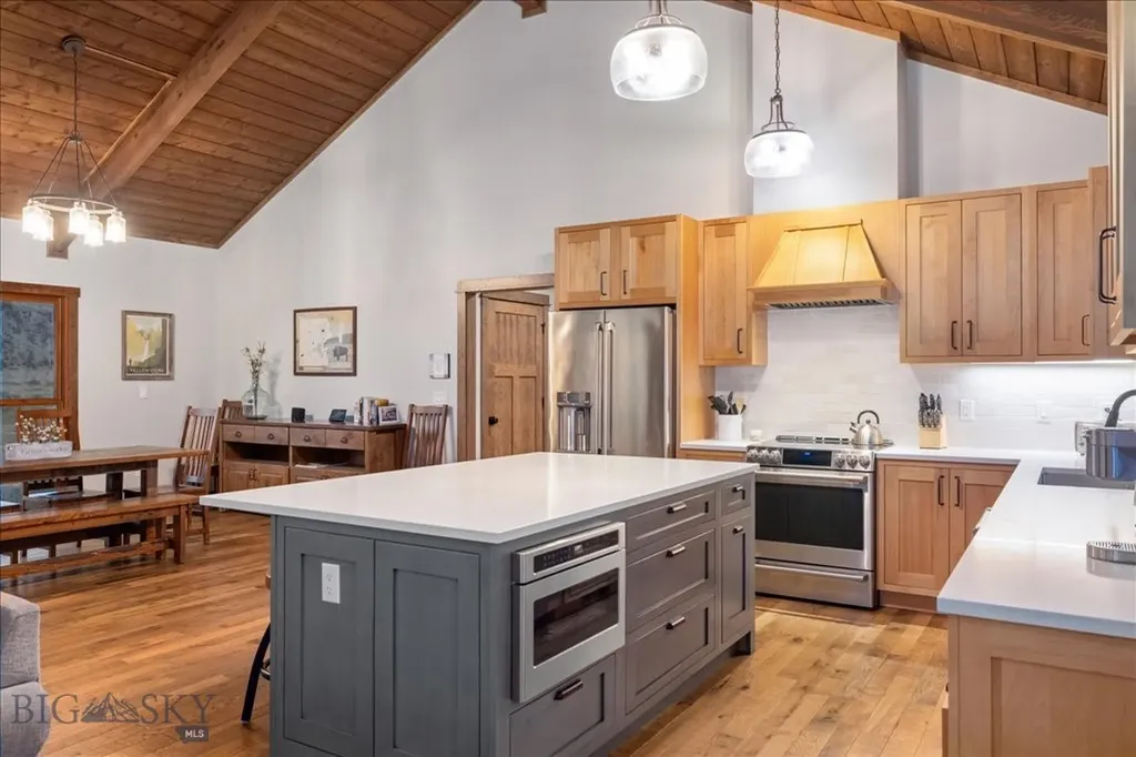 573 E River Road Emigrant MT 59027