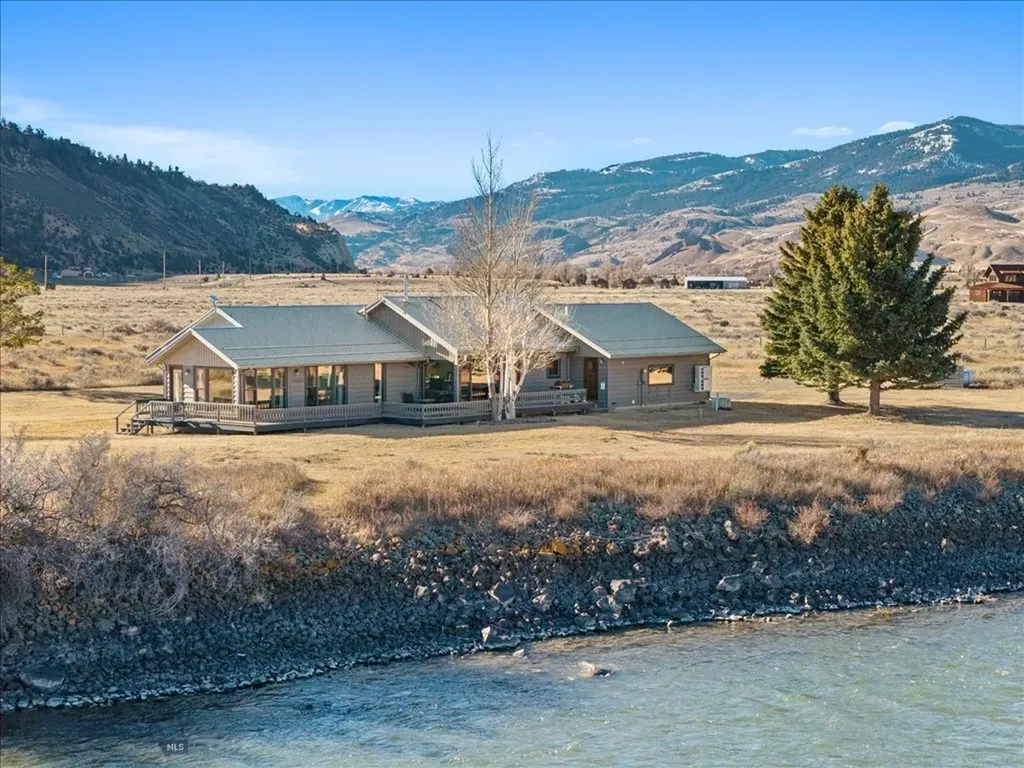 573 E River Road Emigrant MT 59027