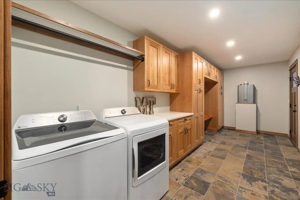 573 E River Road Emigrant MT 59027
