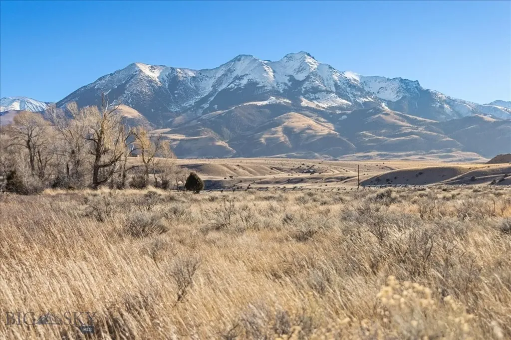 573 E River Road Emigrant MT 59027