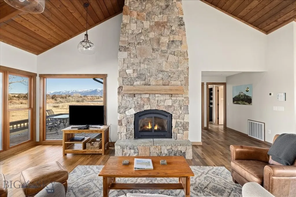 573 E River Road Emigrant MT 59027