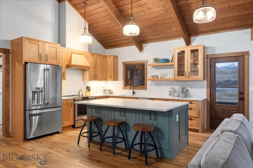 573 E River Road Emigrant MT 59027