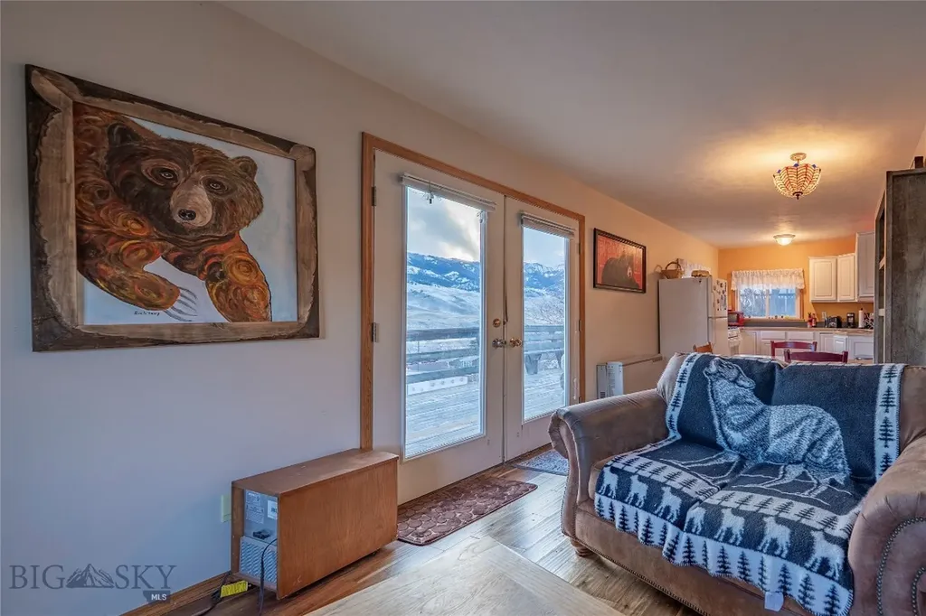15 Gardiner View Gardiner MT 59030