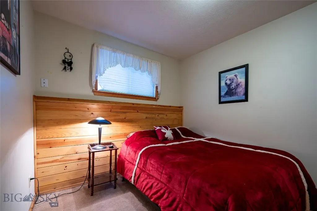 15 Gardiner View Gardiner MT 59030