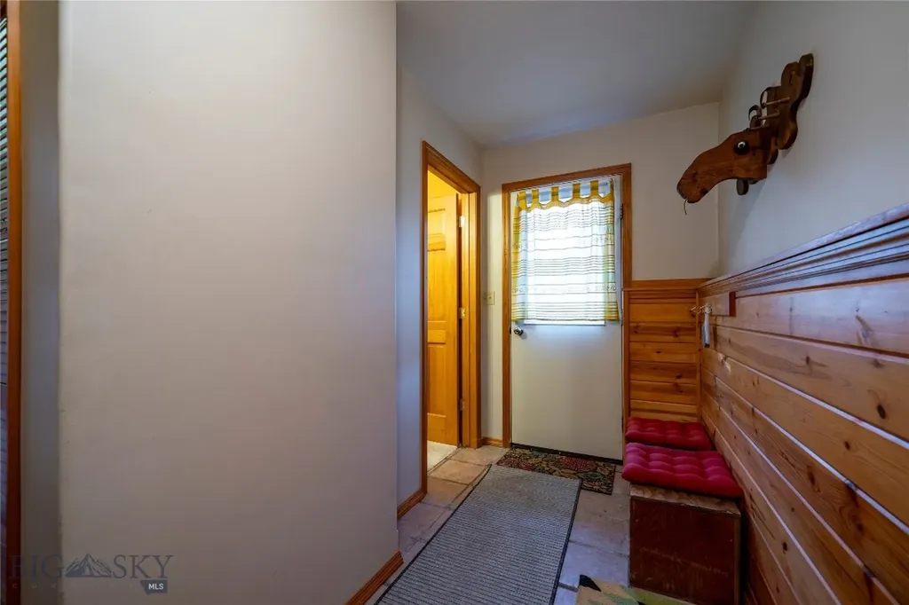 15 Gardiner View Gardiner MT 59030