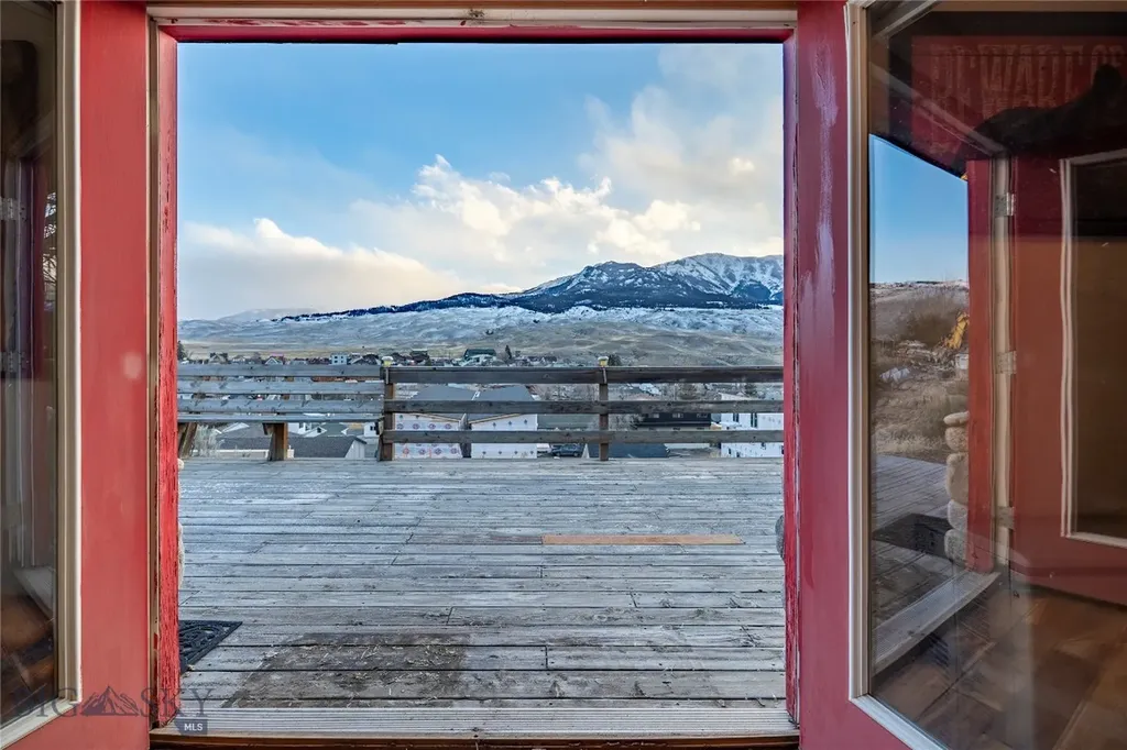 15 Gardiner View Gardiner MT 59030