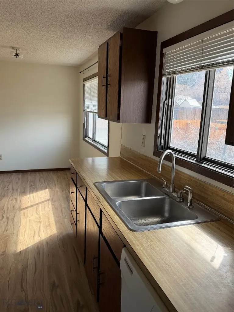 1206 E Glendale Street Dillon MT 29725