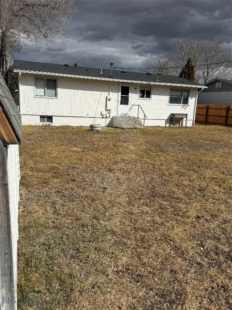 1206 E Glendale Street Dillon MT 29725