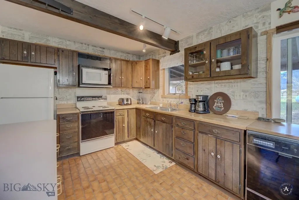 7 Meadow Lane Cascade MT 59421