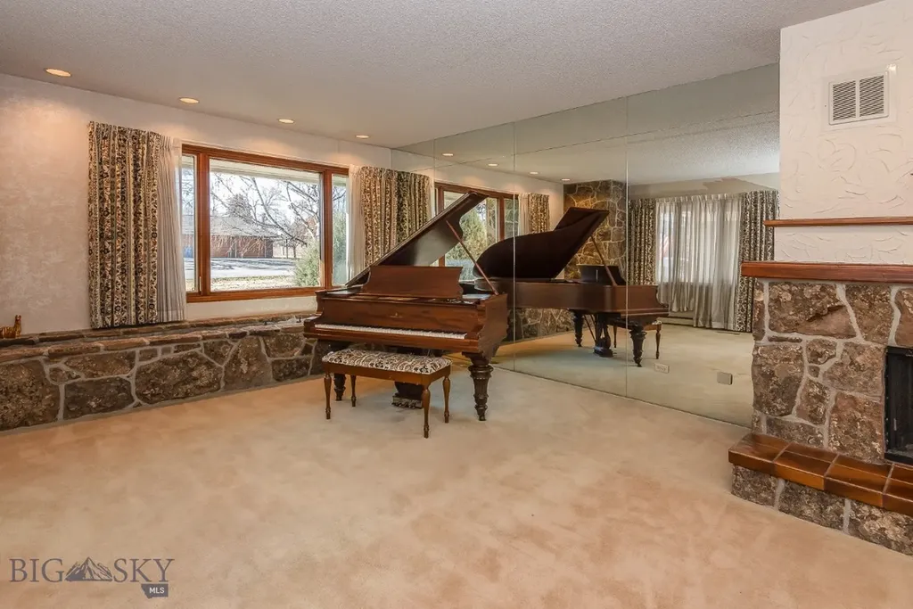 25 Riverside Drive Bozeman MT 59715
