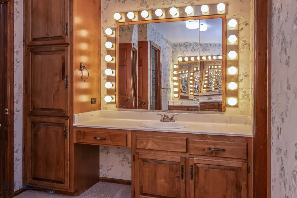25 Riverside Drive Bozeman MT 59715